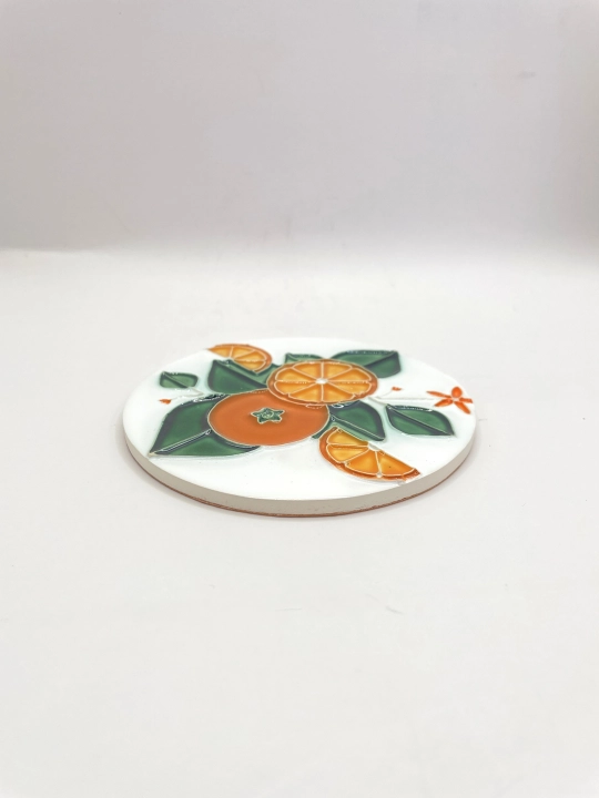 Ręcznie robiona podstawka ceramiczna z motywem pomarańczy