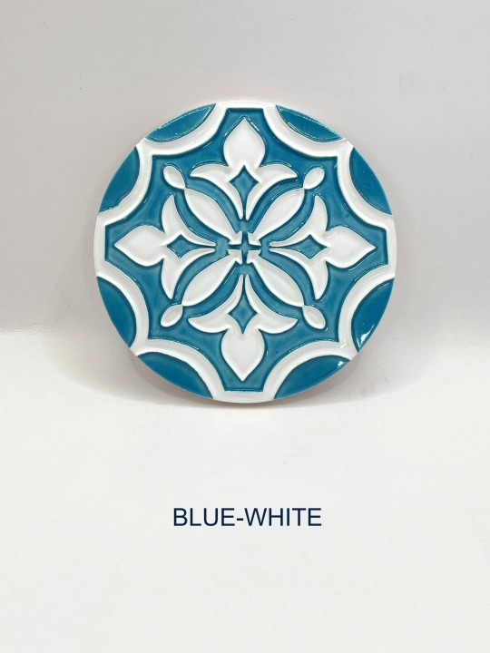 Ręcznie robiona podstawka ceramiczna z motywem śródziemnomorskim