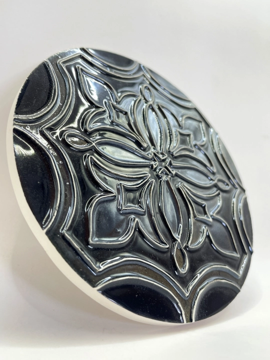 Ręcznie robiona podstawka ceramiczna z motywem śródziemnomorskim