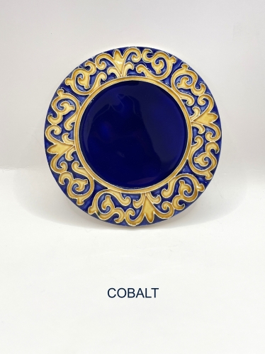 Ręcznie robiona podstawka ceramiczna z motywem ornamentu